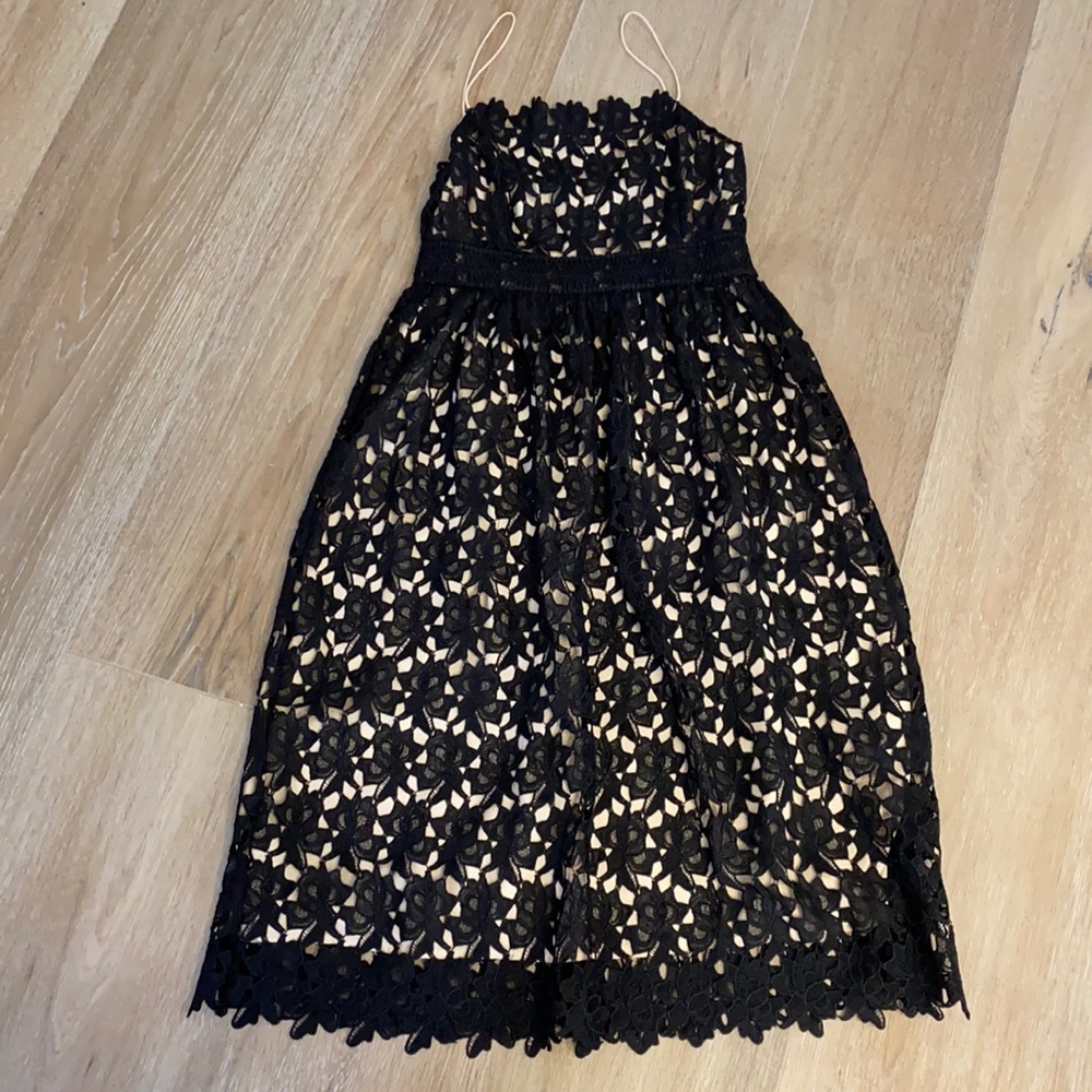 Little white lies … midi lace dress